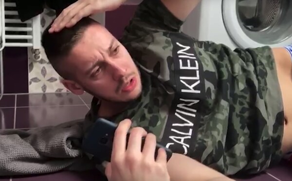 Ako kúpiť heroín cez telefón od dílera a ako ukončiť nekonečný hovor s priateľkou? Naked Bananas predstavujú typy telefonátov
