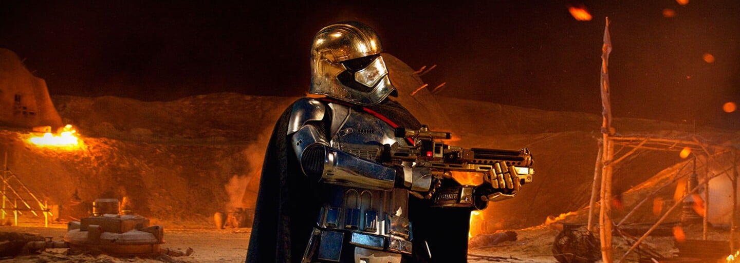Ako sa Captain Phasma dostala z drviča odpadkov v The Force Awakens?