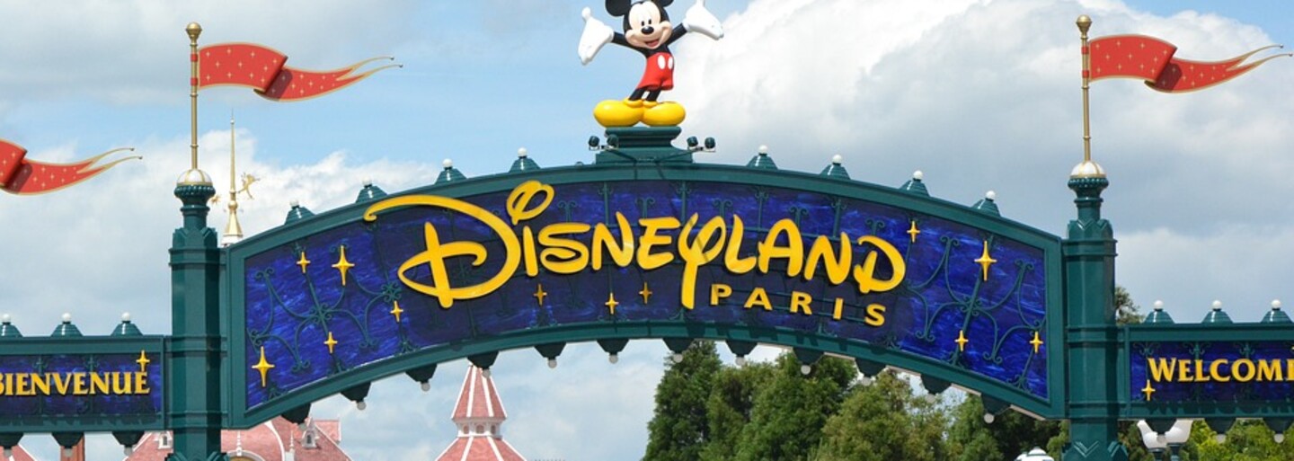 Ako sme s frajerkou šli do parížskeho Disneylandu a oľutovali to po 15 minútach: stovka na vstupnom a pol dňa čakania v rade