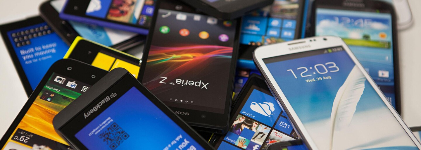 Ako sú na tom Slováci s používaním smartfónov? Veľa z nás bez nich ani len nedokáže zaspať
