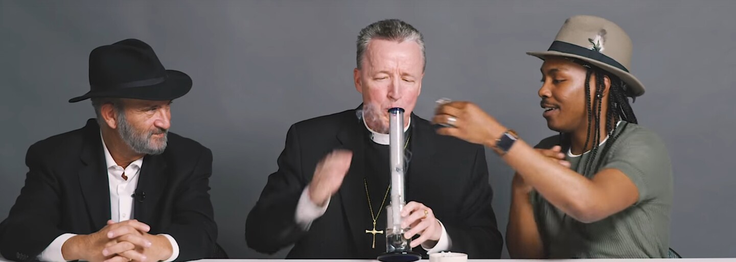 Ako to dopadne, keď pastor, rabín a ateista fajčia marihuanu a rozprávajú sa o náboženstve? Zaujímavé myšlienky by ťa mohli pokojne inšpirovať