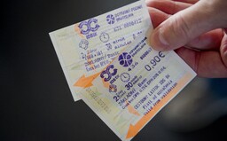Ako vyzerá bežný deň revízora v Bratislave? Kontrolujú vždy vo dvojiciach, robia audiozáznam a majú so sebou SBS-kára (Rozhovor)