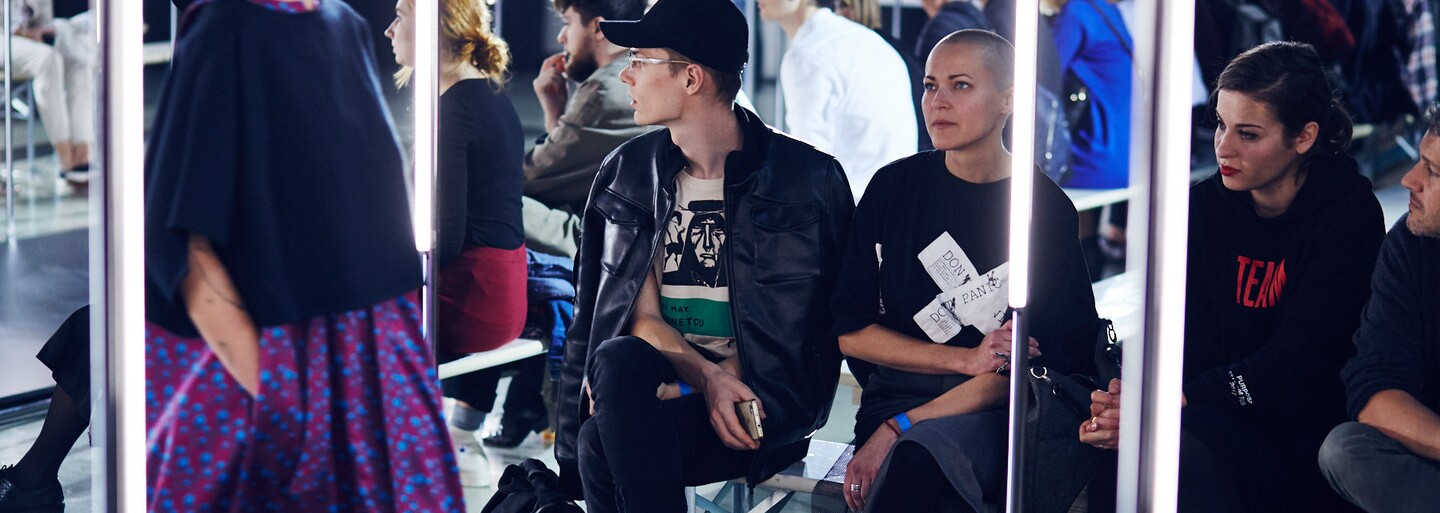 Ako vyzerali ulice a prvé rady na prehliadkach počas Fashion LIVE! 2017?