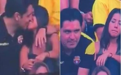 Jakmile je začala snímat Kiss Cam při líbání, muž se odtáhl a tvářil se jako by nic Jakmile je začala snímat Kiss Cam při líbání, muž se odtáhl a tvářil se jako by nic