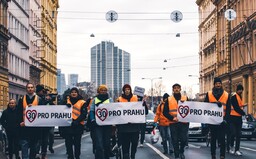 Aktivisté blokovali dopravu na magistrále. Usilují o snížení rychlosti v Praze