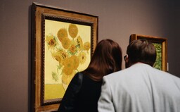 Aktivistky, které polily obraz Van Gogha, u soudu trvají na své nevinně