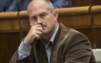 AKTUALIZOVANÉ: Kotlebovi sa rozpadá vedenie strany ĽSNS: Po Mazurekovi a Uhríkovi z predsedníctva odchádza aj Ďurica AKTUALIZOVANÉ: Kotlebovi sa rozpadá vedenie strany ĽSNS: Po Mazurekovi a Uhríkovi z predsedníctva odchádza aj Ďurica
