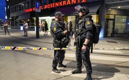Aktualizováno: Střelba v gay baru v Oslu si vyžádala dva mrtvé. Střelce policie obvinila z terorismu