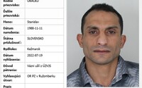 AKTUÁLNE: Pátranie po väzňovi z Ružomberka, ktorému sa podarilo utiecť. Nesnažte sa ho zadržať, upozorňuje polícia