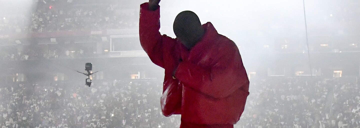 Album Donda Kanyeho Westa je konečne vonku. Vypočuť si ho môžeš na streamovacích platformách