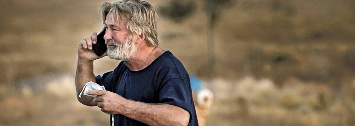 Alec Baldwin byl oficiálně obviněn z neúmyslného zabití kameramanky