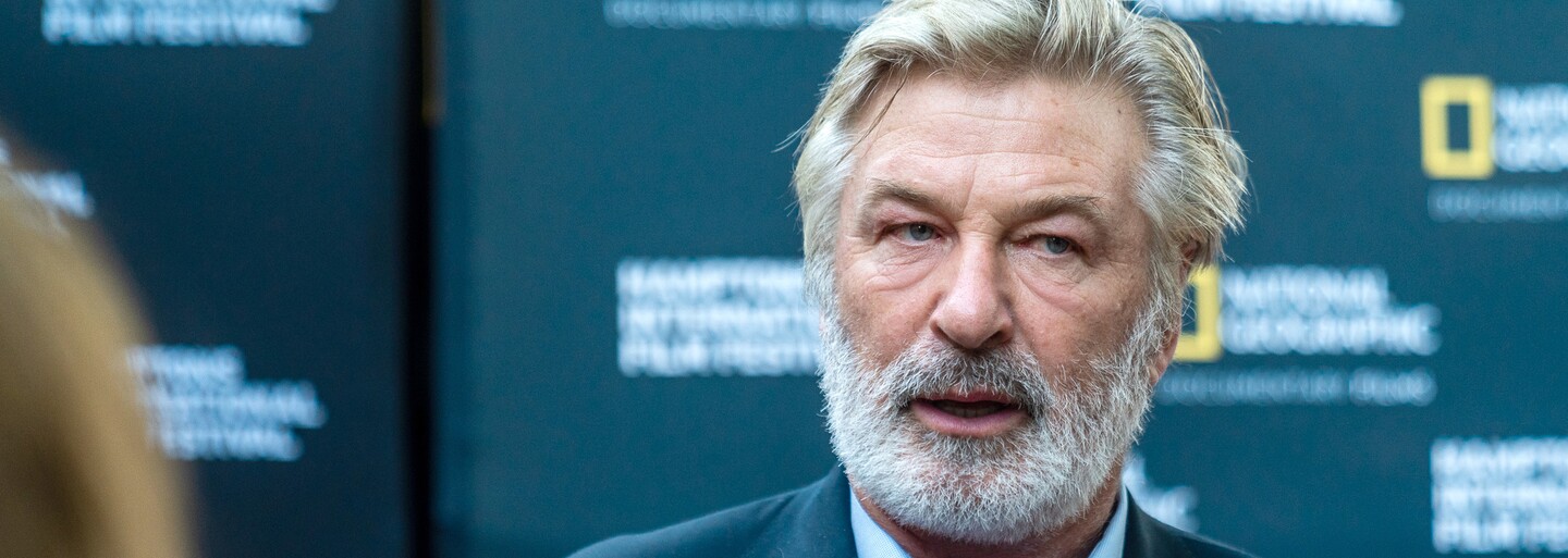 Alec Baldwin žaluje zbrojířku a další členy štábu kvůli smrti kameramanky