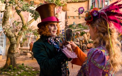 Alenka se v nových záběrech, v nichž účinkuje i Alan Rickman a Johnny Depp vrací do říše divů Alenka se v nových záběrech, v nichž účinkuje i Alan Rickman a Johnny Depp vrací do říše divů