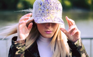 Aless sa tesne pred vydaním albumu pripomína novinkou Obetujem, v ktorej nechýba spev aj rap Aless sa tesne pred vydaním albumu pripomína novinkou Obetujem, v ktorej nechýba spev aj rap