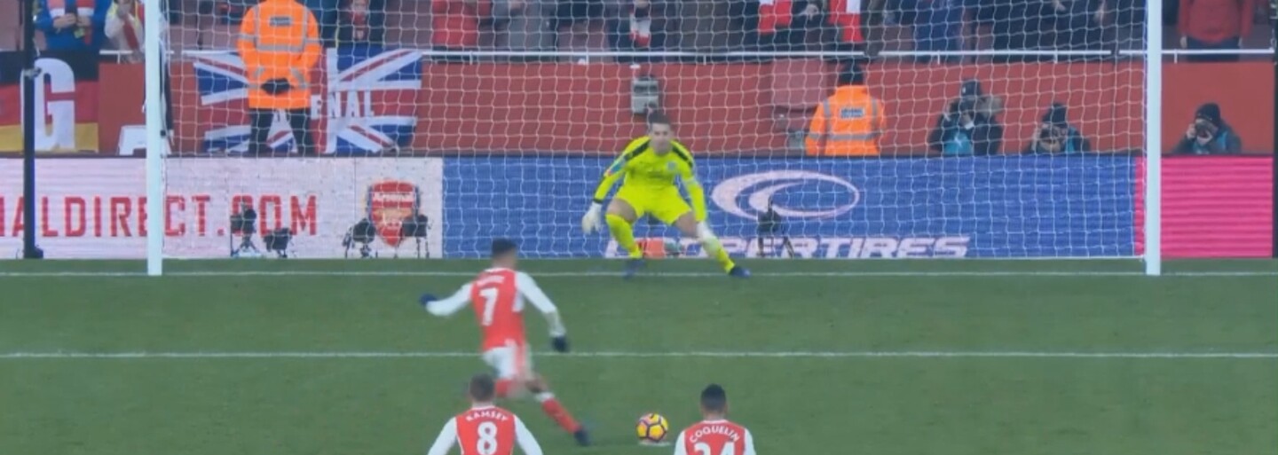 Alexis Sánchez rozhodl nádhernou penaltou po vzoru Antonína Panenky v nastavené 98. minutě