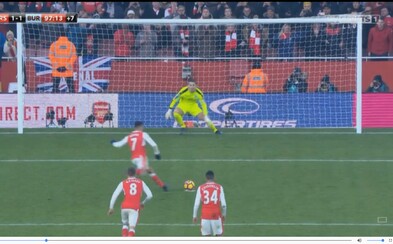 Alexis Sánchez rozhodl nádhernou penaltou po vzoru Antonína Panenky v nastavené 98. minutě Alexis Sánchez rozhodl nádhernou penaltou po vzoru Antonína Panenky v nastavené 98. minutě