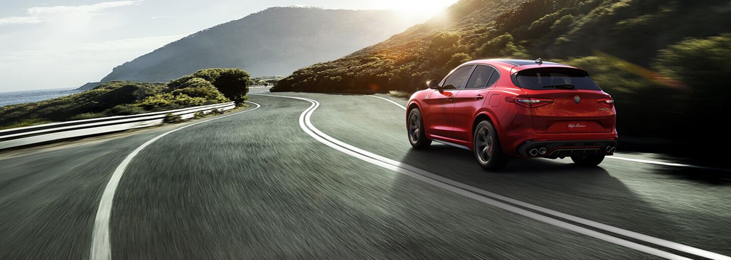 Alfa Romeo veľkolepo vstupuje do segmentu SUV. Nové Stelvio vsádza na emotívny dizajn a až 510 koní!
