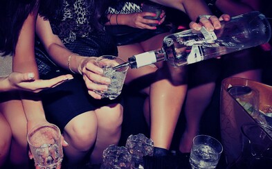 Alkohol ti dokáže pomôcť s učením cudzieho jazyka. Štúdia objavila prepojenie medzi dobrým nápojom a zlepšovaním jazykových zručností Alkohol ti dokáže pomôcť s učením cudzieho jazyka. Štúdia objavila prepojenie medzi dobrým nápojom a zlepšovaním jazykových zručností