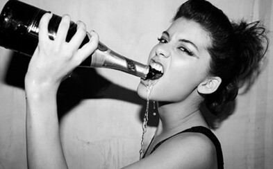 Alkoholické nápoje zabíjí více mladých než všechny tvrdé drogy dohromady. Pijí ho zejména proto, aby zapadli Alkoholické nápoje zabíjí více mladých než všechny tvrdé drogy dohromady. Pijí ho zejména proto, aby zapadli