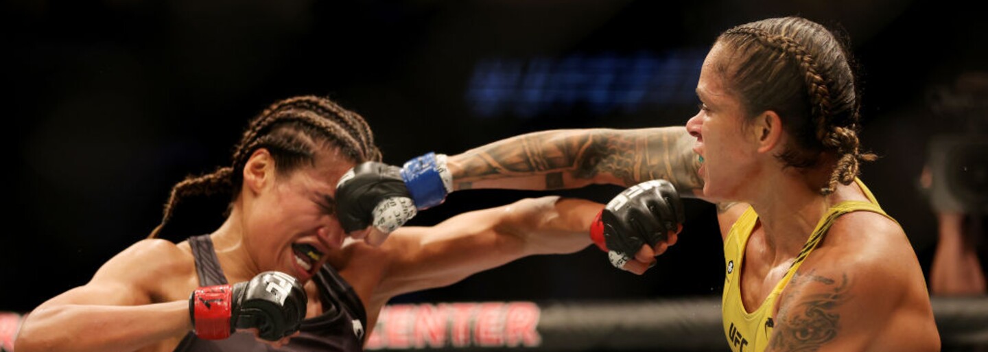 Amanda Nunes má v UFC znova dva opasky. Juliannu Peñovú zdolala dominantne na body po napínavej a krvavej päťkolovej vojne
