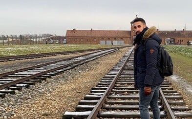 Američan se pokusil z Osvětimi ukrást kus kolejnice. Teď mu hrozí 10 let za mřížemi Američan se pokusil z Osvětimi ukrást kus kolejnice. Teď mu hrozí 10 let za mřížemi