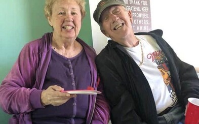 Američané byli oddáni 47 let. Oba zemřeli na Covid-19 jen pár vteřin po sobě Američané byli oddáni 47 let. Oba zemřeli na Covid-19 jen pár vteřin po sobě