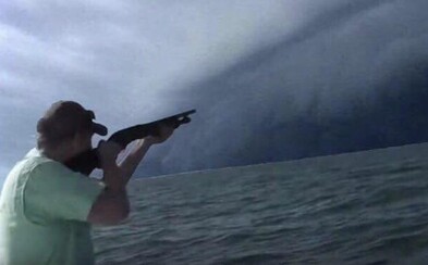 Američané chtěli začít zuřivě střílet po hurikánu Irma. Zastavit je musela až policie Američané chtěli začít zuřivě střílet po hurikánu Irma. Zastavit je musela až policie