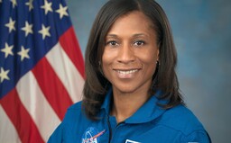Astronautka Jeanette Epps: Dokáži si určitě představit, že budeme mít pravidelnou kyvadlovou dopravu mezi Zemí a Měsícem
