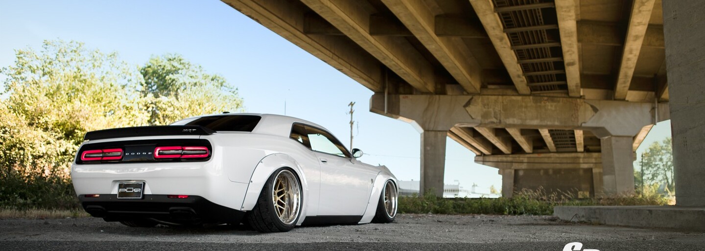 Americká beštia: 707-koňový Challenger Hellcat sa podrobil rozširujúcej kúre od Liberty Walk