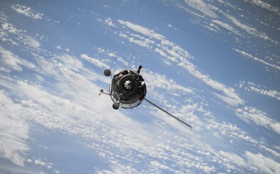 Americký špionážní satelit pronásledují dvě zařízení. Vypustilo je Rusko Americký špionážní satelit pronásledují dvě zařízení. Vypustilo je Rusko