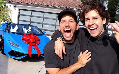 Americký youtuber slovenského pôvodu daroval svojmu najlepšiemu kamarátovi Lamborghini za 200 000 € Americký youtuber slovenského pôvodu daroval svojmu najlepšiemu kamarátovi Lamborghini za 200 000 €