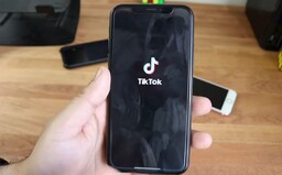 Americkým vojákům zakázali používat Tik Tok, prý představuje kybernetickou hrozbu