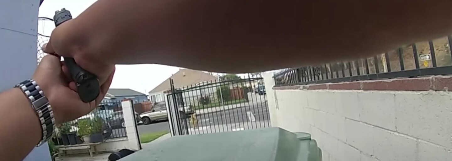 Američtí policisté zastřelili 19letého chlapce s airsoftovou zbraní. Sám je zavolal na násilného otce
