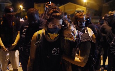 Američtí policisté zastřelili dalšího černocha, prý porušil zákony jízdou na kole Američtí policisté zastřelili dalšího černocha, prý porušil zákony jízdou na kole