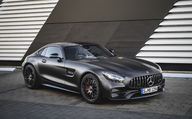 AMG začína oslavovať svoje 50. narodeniny. Vrcholné GT-čko dostalo facelift, novinkou je ale špecialitka Edition 50 AMG začína oslavovať svoje 50. narodeniny. Vrcholné GT-čko dostalo facelift, novinkou je ale špecialitka Edition 50