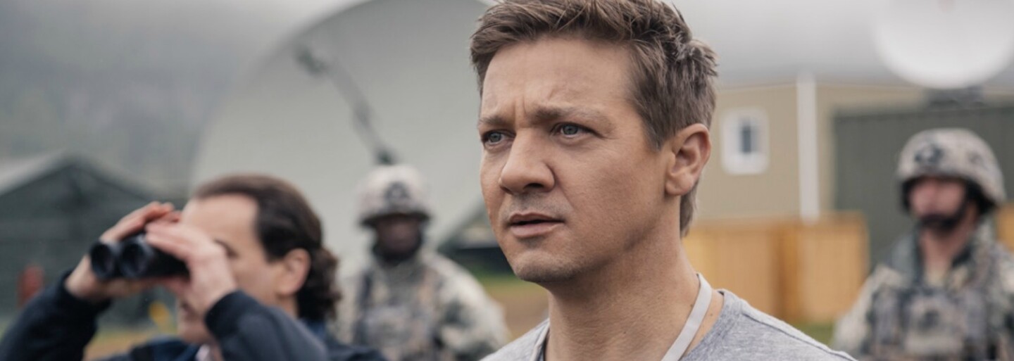 Amy Adams stretáva mimozemšťanov v prvých scénach z atmosférického sci-fi Arrival
