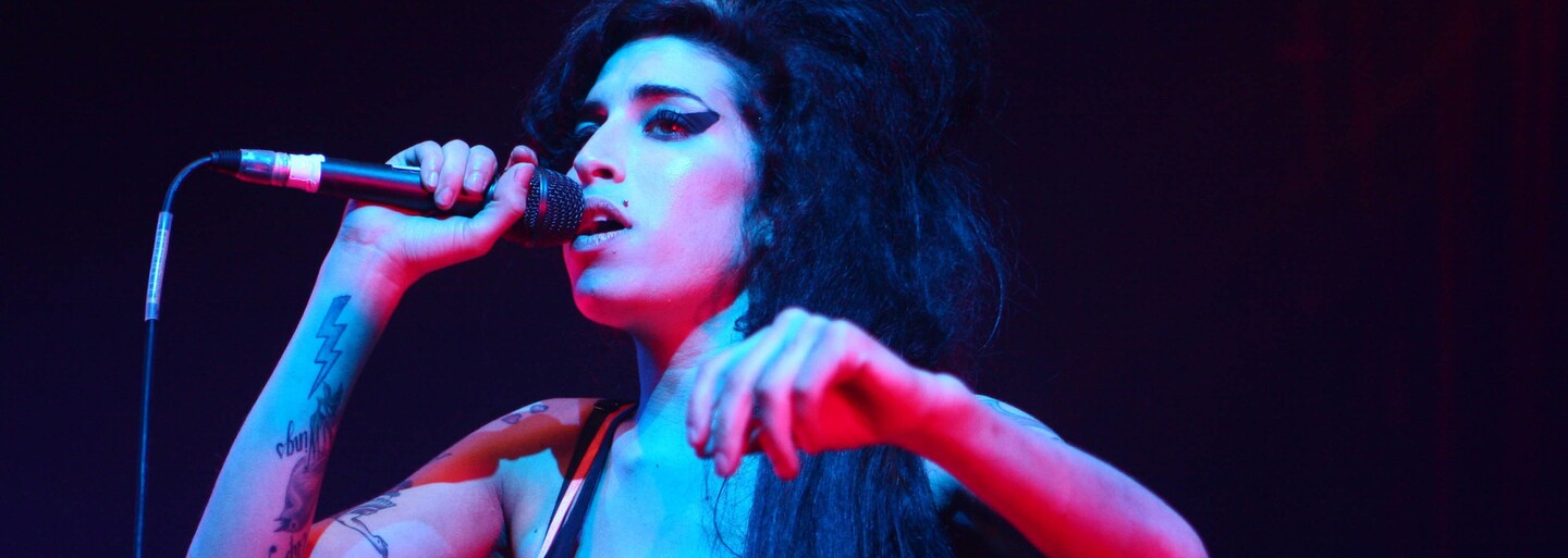 Amy Winehouse: Geniální zpěvačka, která nezvládla slávu ani boj s démony