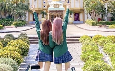 An Amusement Park In Taiwan Offers Sales And Advantages For Visitors Who Come Dressed In School Uniforms With Miniskirts.