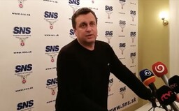 Andrej Danko zaútočil na médiá. Novinárovi povedal, že je chrapúň (video)