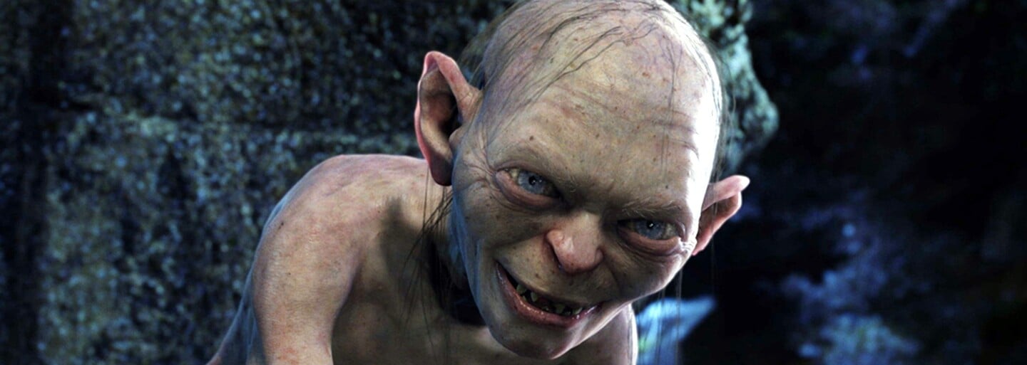 Andy Serkis sa celé hodiny pohyboval po štyroch, aby sa vžil do kože Gluma. Prípravu na rolu bral veľmi vážne