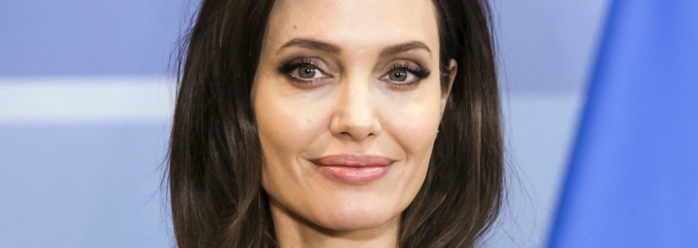 Angelina Jolie je na Ukrajine. Objavila sa v kaviarni v Ľvove