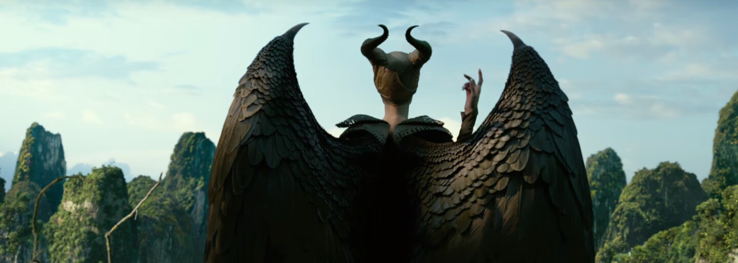 Angelina Jolie rozpúta v rozprávke Maleficent 2 veľkolepú vojnu plnú magických tvorov