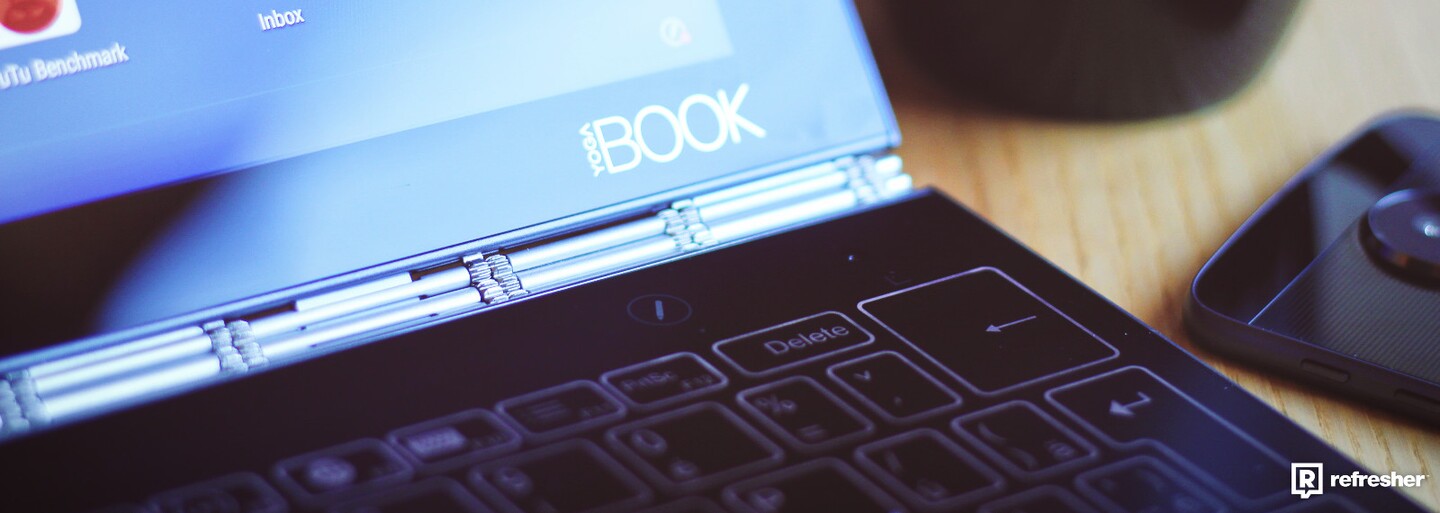 Ani tablet, ani laptop. Je inovativní hybrid Lenovo Yoga Book s Halo klávesnicí překvapením roku? (Recenze)