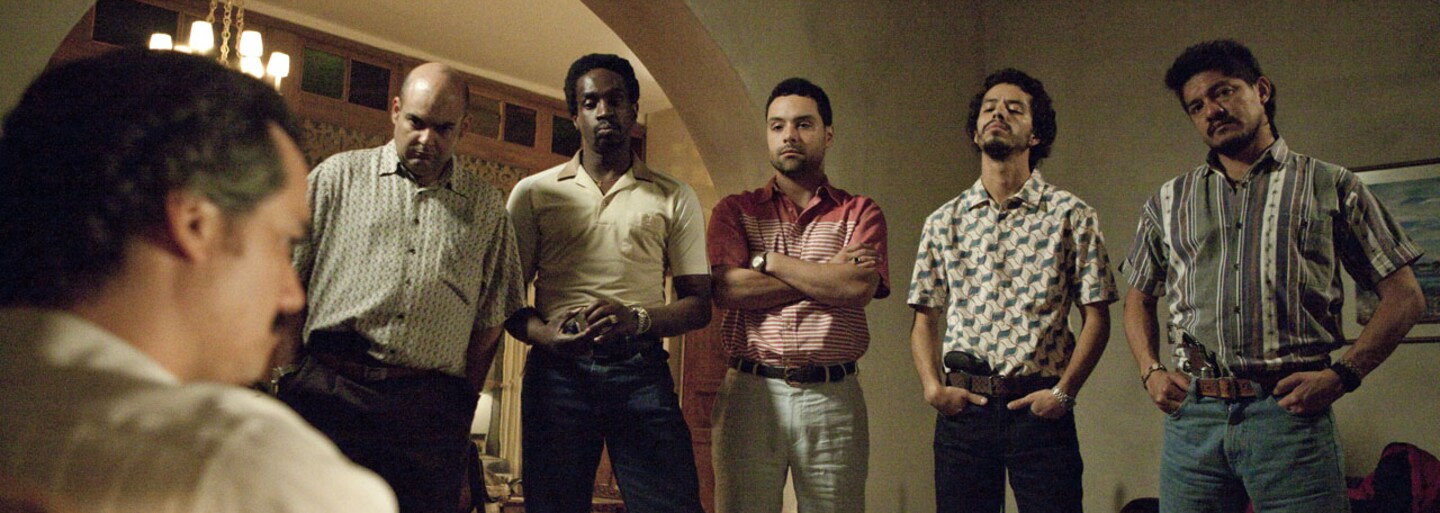 Ani vláda ani policie nestačila na Pabla Escobara. První trailer 2. série Narcos jede na plný plyn