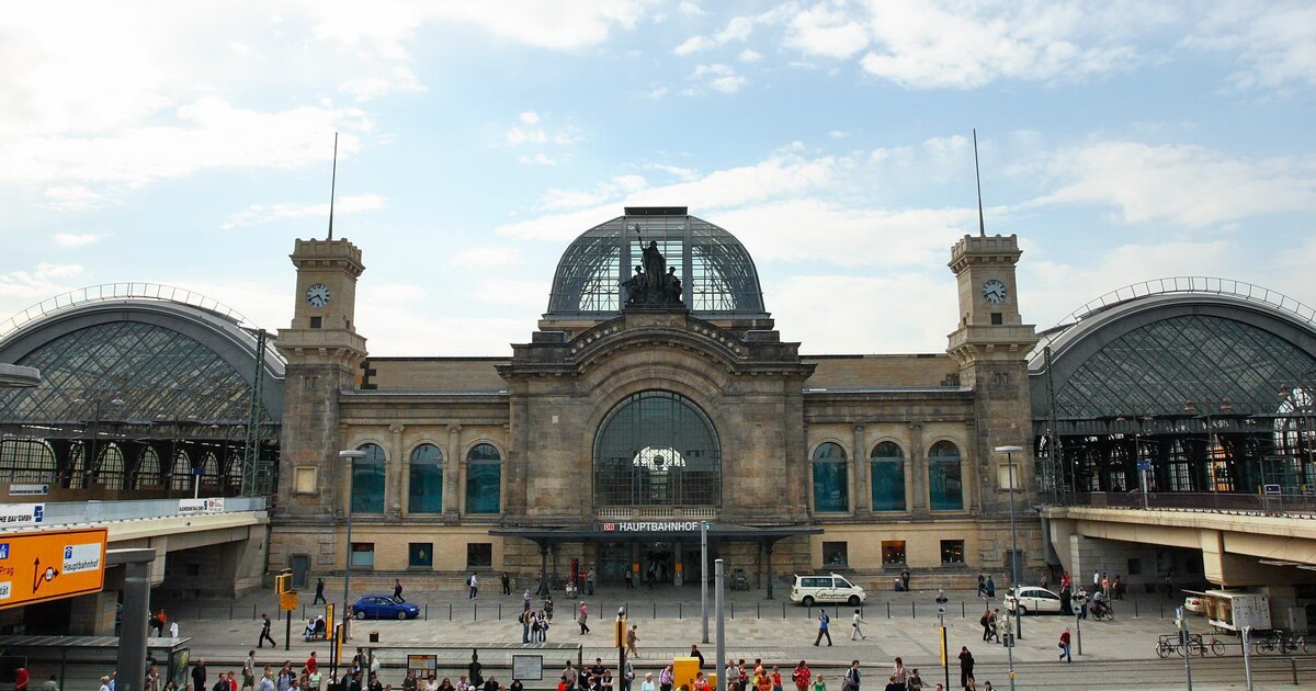 V Drážďanech došlo k sexuálnímu útoku na teprve 19letého Čecha. Dva muži ho napadli u hlavního nádraží