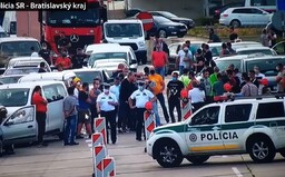 Aplikácia na smart karanténu stále nefunguje. Na hraniciach štrajkujú nahnevaní Slováci, nadávajú na Matoviča