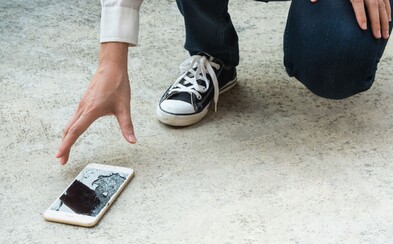 Aplikace navržená jen pro ničení smartphonů. Její autor nenávidí iPhony a díky svému dílu jich už stovky zničil Aplikace navržená jen pro ničení smartphonů. Její autor nenávidí iPhony a díky svému dílu jich už stovky zničil