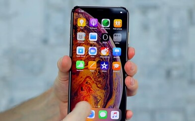 Apple čelí nové žalobě. Své iPhony prý propaguje lživě a zavádí Apple čelí nové žalobě. Své iPhony prý propaguje lživě a zavádí