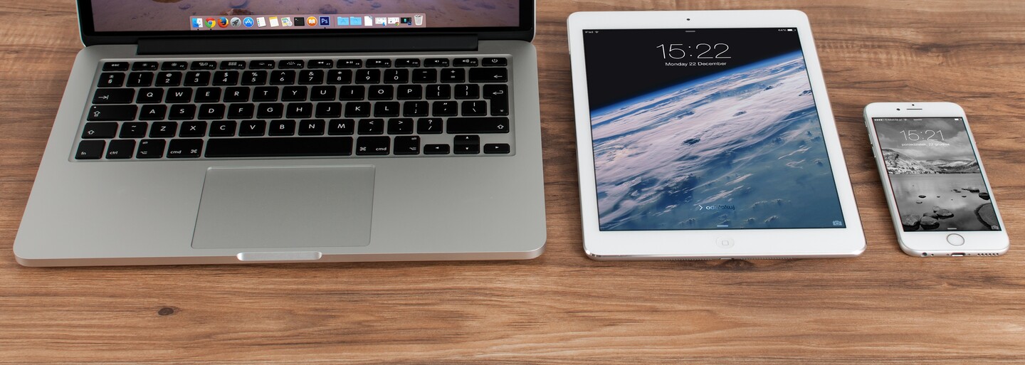 Apple každých 10 sekund vydělá více než 13 tisíc dolarů. Za stejnou dobu se prodá přes 60 iPhonů a 5 Maců