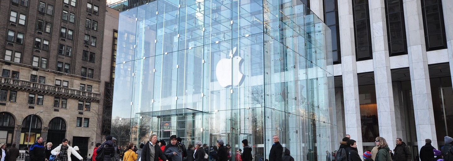 Apple v Prahe natáčalo reklamný spot. Perfektné zábery ťa prenesú do husto zasnežených miest centra metropoly, ktorú dobre poznáš